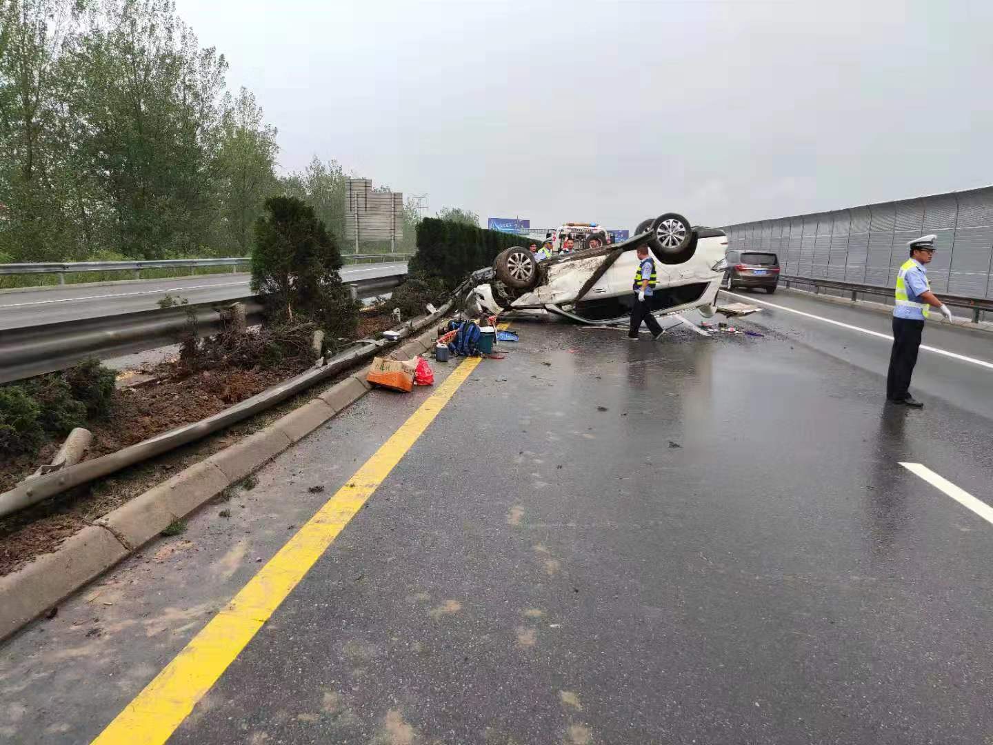 村民騎車撞上供熱管道致悲劇，事件背后的警示與反思