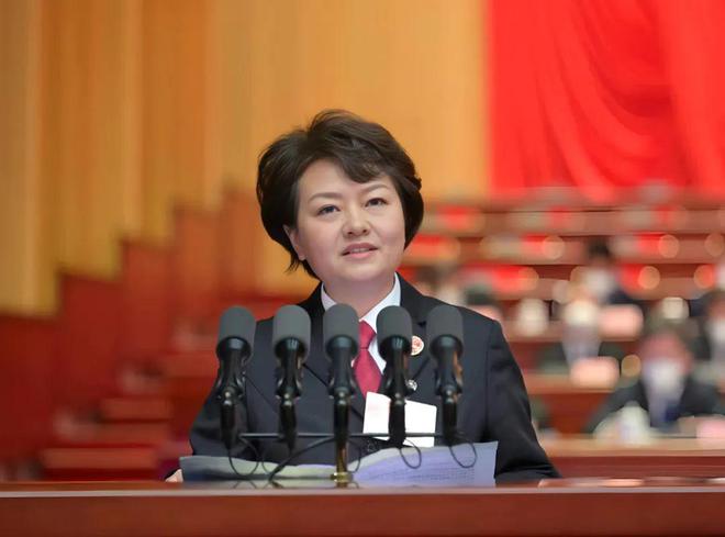 云南省長探訪張桂梅女士勵志故事，溫暖之旅照亮女高的未來之路