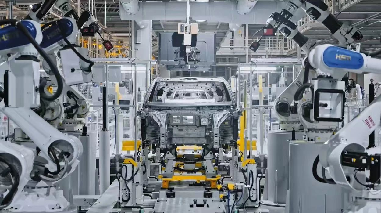 國產(chǎn)機(jī)器人批量上崗汽車主機(jī)廠，自主創(chuàng)新里程碑事件