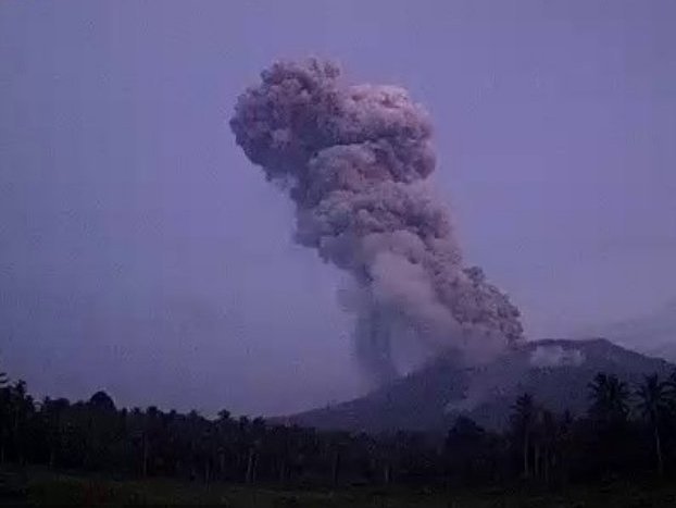 印尼火山噴發(fā)引發(fā)緊急狀況，中國游客滯留事件曝光