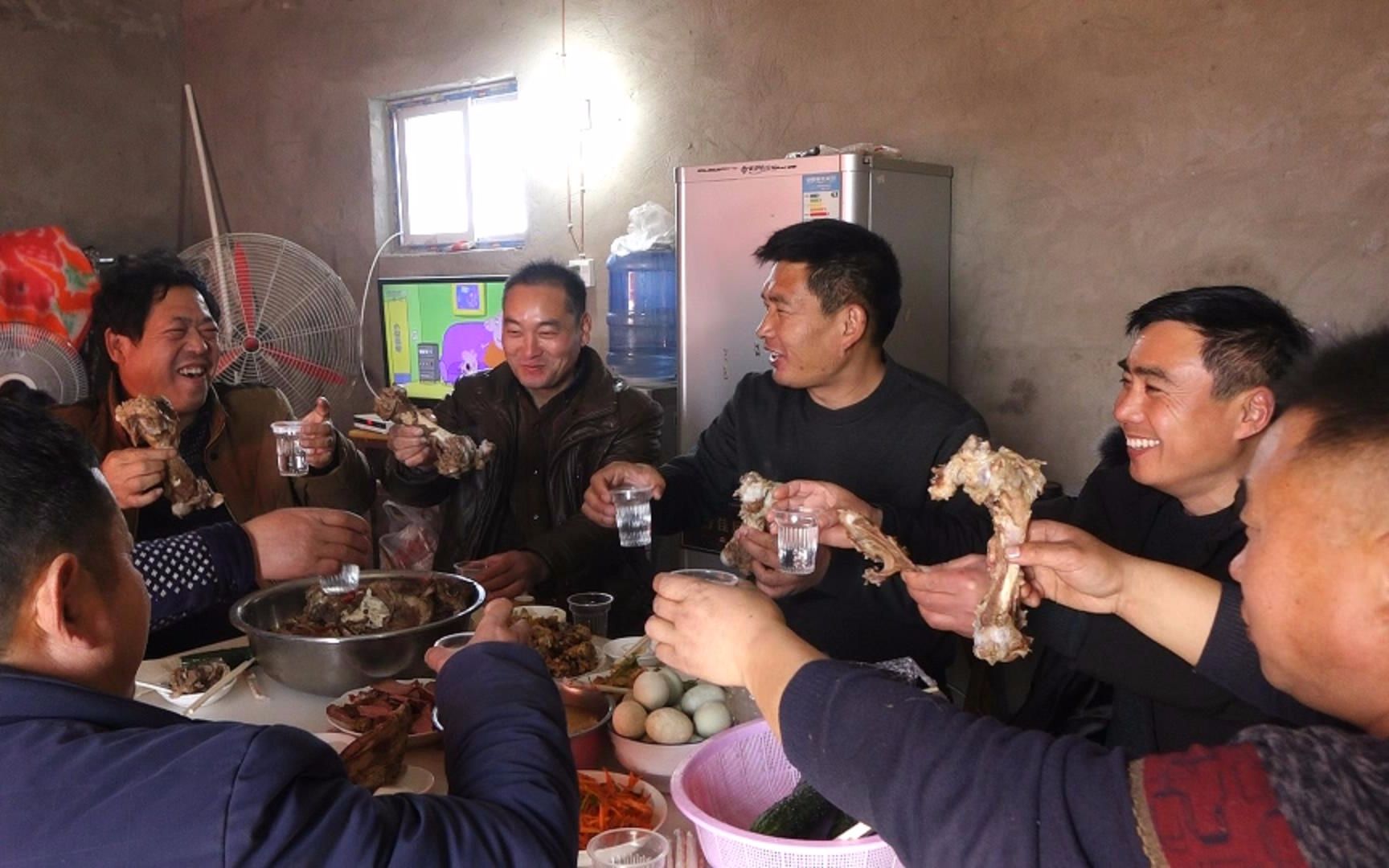 村干部工作日聚餐飲酒事件曝光，回應(yīng)與重塑社會責任的挑戰(zhàn)