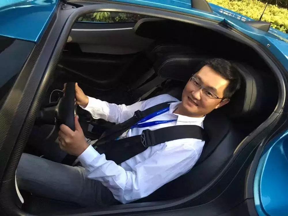 雷軍車間睡覺照背后的真實與擺拍，反思真實與影像的邊界