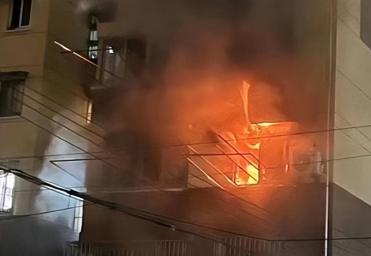 上海某小區(qū)火災(zāi)事件，無人傷亡的幸運時刻