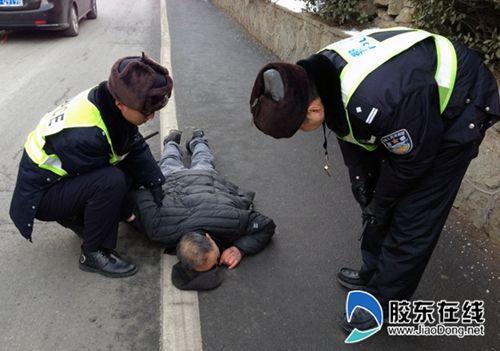 中醫(yī)智慧拯救暈倒游客，外國留學生的跨國救援行動