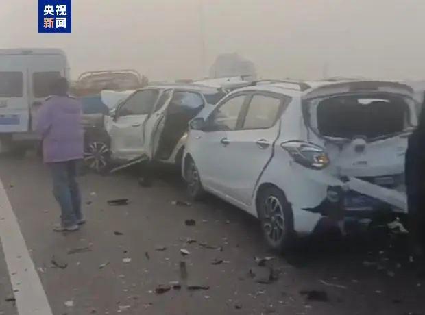 寧夏發(fā)生震撼人心的連環(huán)車禍，13輛車相撞事故紀(jì)實