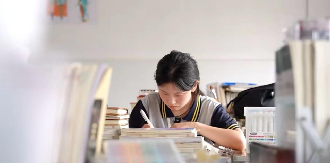 中專(zhuān)生的輝煌之路，被七家企業(yè)追捧的青春傳奇故事