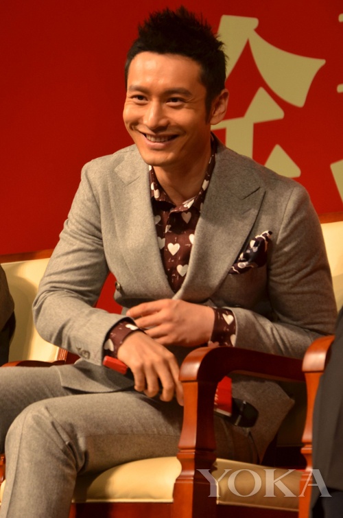 黃曉明成娛樂圈笑柄？知名博主爆料引發(fā)熱議
